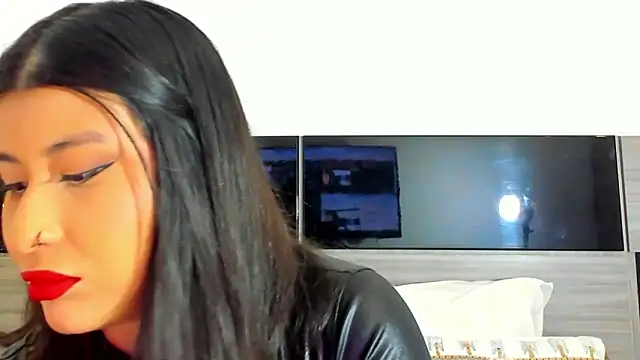 Snapshot of DaphneWayne chatting on April 15, 7:58 pm DaphneWayne online show from April 15, 7:58 pm