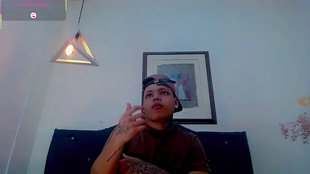 Snapshot of Royal_xx- chatting on March 20, 8:14 pm Royal xx- online show from March 20, 8:14 pm