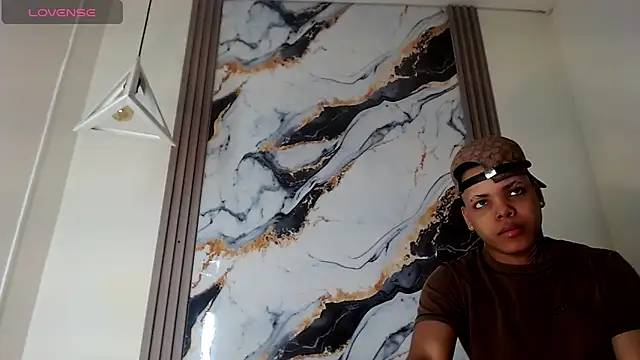 Snapshot of Royal_xx- chatting on March 24, 8:14 pm Royal xx- online show from March 24, 8:14 pm