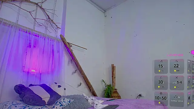 Snapshot of marianafoxx_ chatting on March 8, 1:37 pm marianafoxx online show from March 8, 1:37 pm