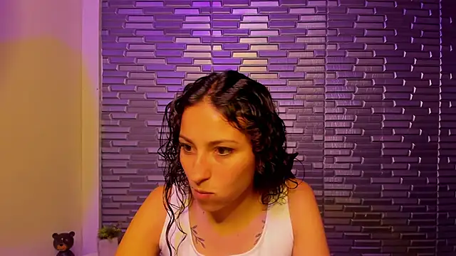 Snapshot of Ana_maria_08 chatting on March 25, 2:23 pm Ana maria 08 online show from March 25, 2:23 pm