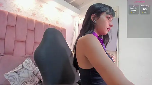 Snapshot of melina_voss chatting on March 10, 10:37 pm melina voss online show from March 10, 10:37 pm