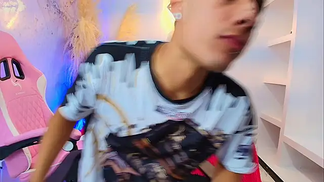 Snapshot of Ariatna_Andy chatting on March 24, 10:26 pm Ariatna Andy online show from March 24, 10:26 pm