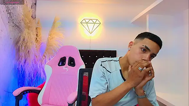 Snapshot of Ariatna_Andy chatting on March 28, 8:41 pm Ariatna Andy online show from March 28, 8:41 pm