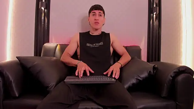 Snapshot of Dark_Valentino_ chatting on July 27, 1:07 pm Dark Valentino online show from July 27, 1:07 pm