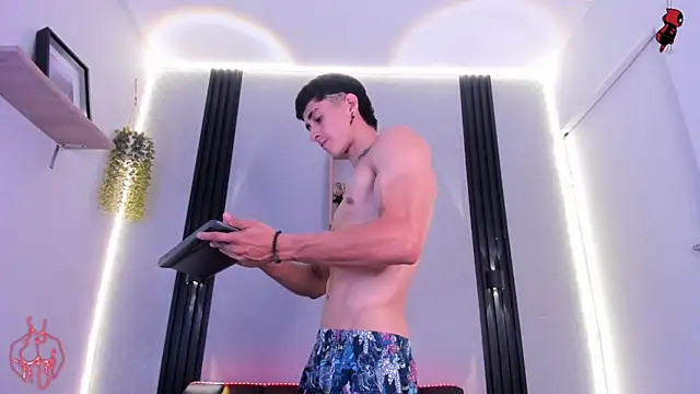 Snapshot of Dark_Valentino_ chatting on July 28, 4:39 pm Dark Valentino online show from July 28, 4:39 pm