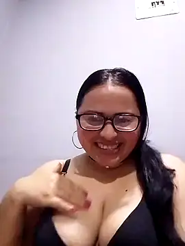 Snapshot of violetapeeveet chatting on March 16, 5:35 am violetapeeveet online show from March 16, 5:35 am