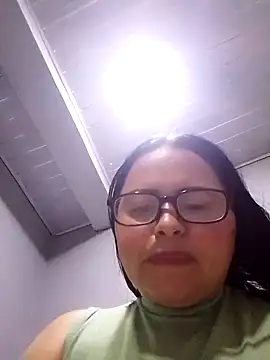 Snapshot of violetapeeveet chatting on March 21, 8:19 am violetapeeveet online show from March 21, 8:19 am