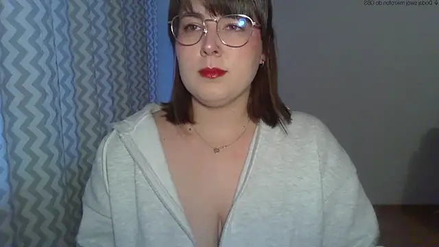 ClaraHard online show from April 22, 5:25 pm