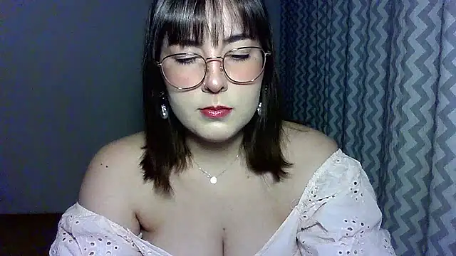 ClaraHard online show from July 5, 7:10 pm