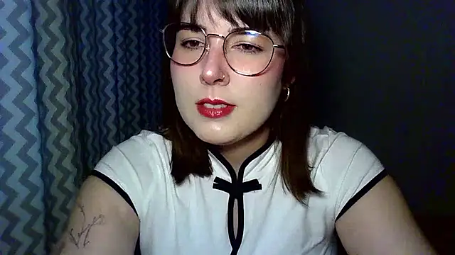 ClaraHard online show from July 8, 5:50 pm