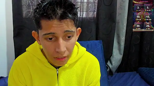 gomitaboy1 online show from May 12, 6:27 pm