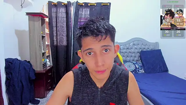 gomitaboy1 online show from May 14, 6:47 pm