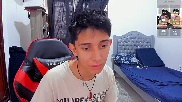 gomitaboy1 online show from May 17, 4:25 pm