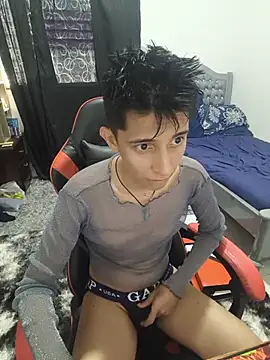 gomitaboy1 online show from June 1, 7:04 pm