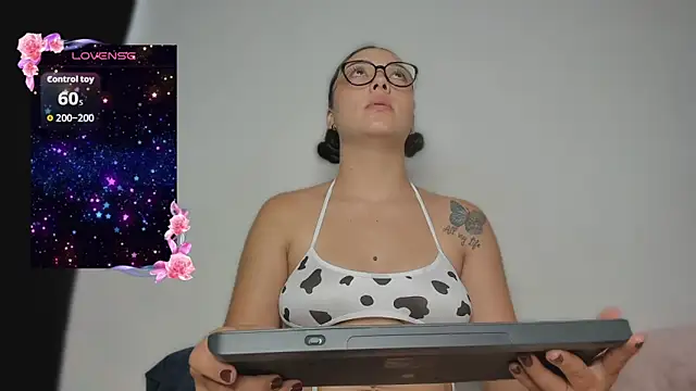 Snapshot of Pamelaa_moon chatting on March 26, 2:33 pm Pamelaa moon online show from March 26, 2:33 pm