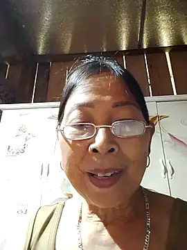 Snapshot of Sky-rain98 chatting on April 2, 1:47 am Sky-rain98 online show from April 2, 1:47 am