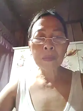 Snapshot of Sky-rain98 chatting on April 5, 1:52 pm Sky-rain98 online show from April 5, 1:52 pm