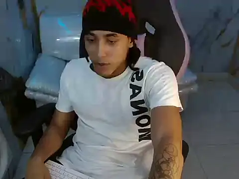 Snapshot of taylor_bigdick18 chatting on March 17, 1:32 am taylor bigdick18 online show from March 17, 1:32 am