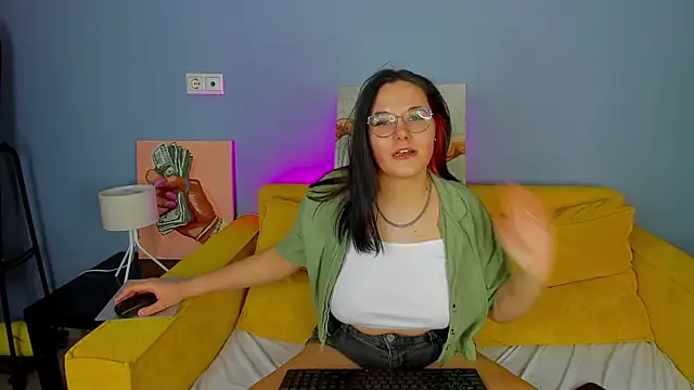 Snapshot of Sara_Spans chatting on March 7, 1:24 am Sara Spans online show from March 7, 1:24 am