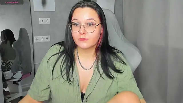 Snapshot of Sara_Spans chatting on March 19, 12:58 am Sara Spans online show from March 19, 12:58 am