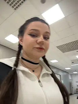 MaryLola online show from March 29, 9:53 am