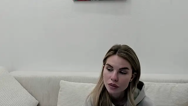 Snapshot of MollyCem chatting on March 26, 8:14 pm MollyCem online show from March 26, 8:14 pm