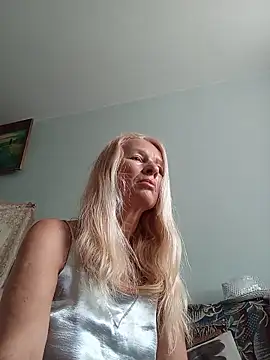 ViktoriaSexi1 online show from May 25, 6:30 am