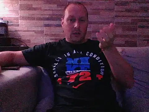 Snapshot of lustonfan chatting on March 11, 2:17 am lustonfan online show from March 11, 2:17 am