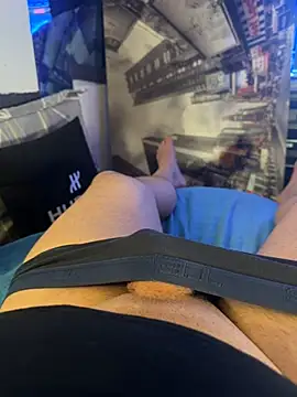 Snapshot of MatthewEmme2121 chatting on March 18, 12:03 am MatthewEmme2121 online show from March 18, 12:03 am