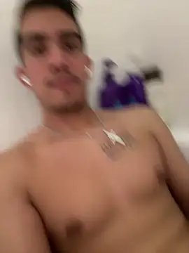 Snapshot of papichulo102099 chatting on March 9, 3:21 am papichulo102099 online show from March 9, 3:21 am