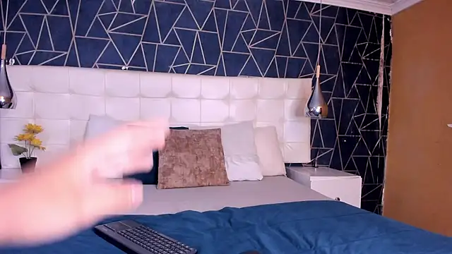 Snapshot of SilvanaFoxx chatting on March 14, 7:52 pm SilvanaFoxx online show from March 14, 7:52 pm