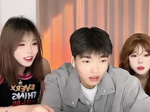 Snapshot of SM_0007 chatting on March 6, 6:48 pm SM 0007 online show from March 6, 6:48 pm