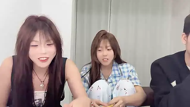 Snapshot of SM_0007 chatting on March 28, 1:54 pm SM 0007 online show from March 28, 1:54 pm