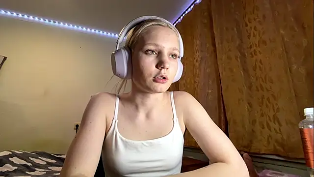 Snapshot of LolaSpermina chatting on March 10, 6:02 pm LolaSpermina online show from March 10, 6:02 pm