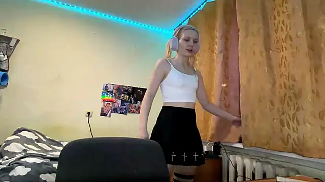 Snapshot of LolaSpermina chatting on March 12, 5:08 pm LolaSpermina online show from March 12, 5:08 pm