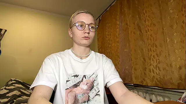 Snapshot of LolaSpermina chatting on March 20, 4:23 pm LolaSpermina online show from March 20, 4:23 pm