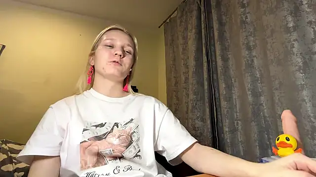 Snapshot of LolaSpermina chatting on March 22, 6:11 pm LolaSpermina online show from March 22, 6:11 pm