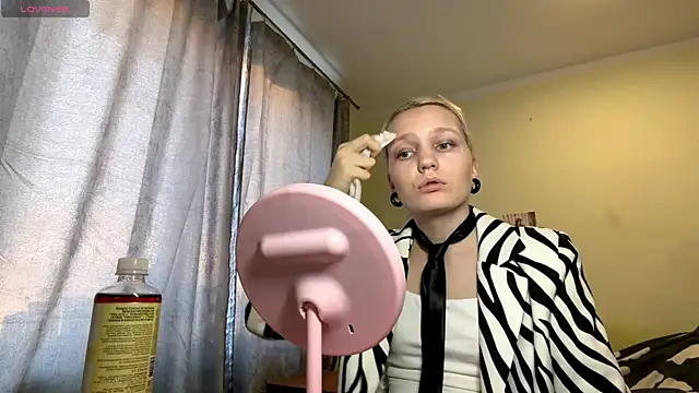 Snapshot of LolaSpermina chatting on March 23, 3:05 pm LolaSpermina online show from March 23, 3:05 pm