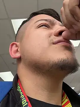 Snapshot of OliverTabordaa chatting on March 12, 5:52 pm OliverTabordaa online show from March 12, 5:52 pm