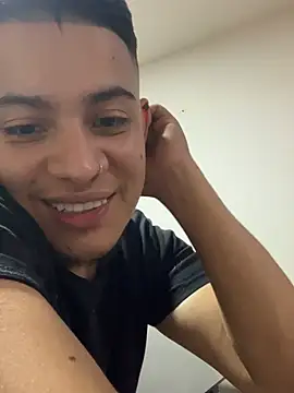 Snapshot of OliverTabordaa chatting on April 1, 9:23 pm OliverTabordaa online show from April 1, 9:23 pm