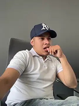 Snapshot of OliverTabordaa chatting on June 9, 1:45 pm OliverTabordaa online show from June 9, 1:45 pm