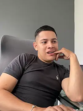 Snapshot of OliverTabordaa chatting on June 19, 3:27 pm OliverTabordaa online show from June 19, 3:27 pm