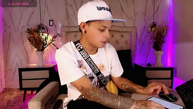 Snapshot of Baleriion1 chatting on March 7, 3:53 pm Baleriion1 online show from March 7, 3:53 pm