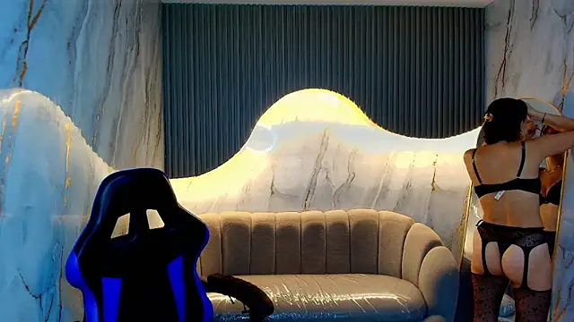 Snapshot of candy_sky_r chatting on March 28, 3:06 am candy sky r online show from March 28, 3:06 am