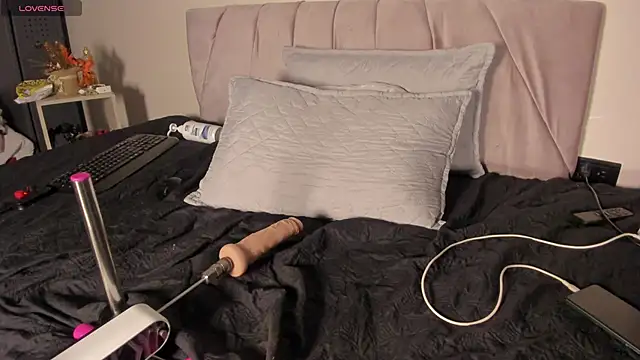 Snapshot of Dulce_tentacion_1 chatting on March 15, 4:07 am Dulce tentacion 1 online show from March 15, 4:07 am