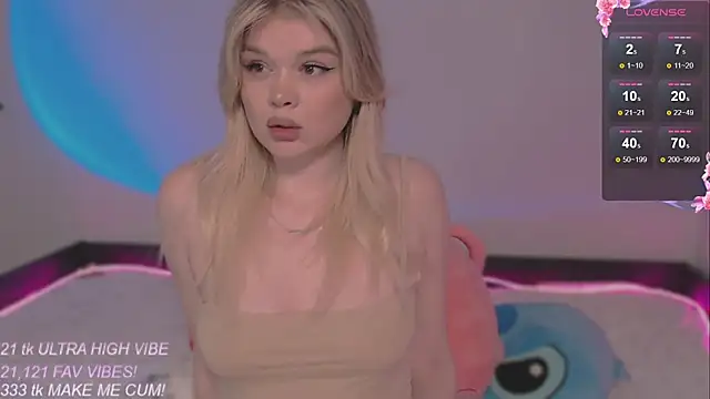 Snapshot of Veronaauraa chatting on March 23, 4:44 pm Veronaauraa online show from March 23, 4:44 pm