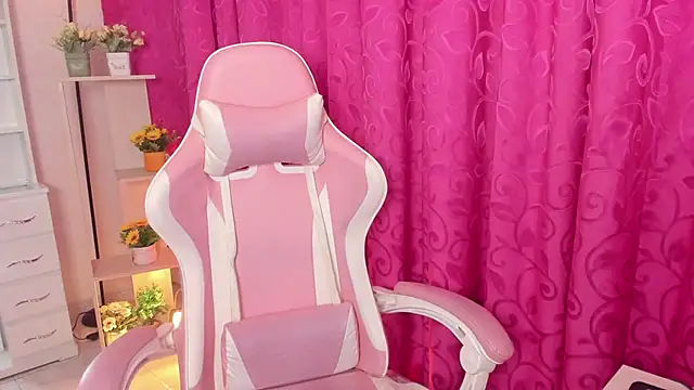 Snapshot of Ivy_Brown_ chatting on March 27, 1:55 pm Ivy Brown online show from March 27, 1:55 pm