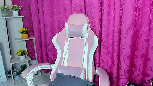 Snapshot of Ivy_Brown_ chatting on March 28, 2:05 pm Ivy Brown online show from March 28, 2:05 pm