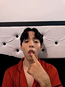 Snapshot of Lucca__555 chatting on March 25, 9:32 pm Lucca 555 online show from March 25, 9:32 pm